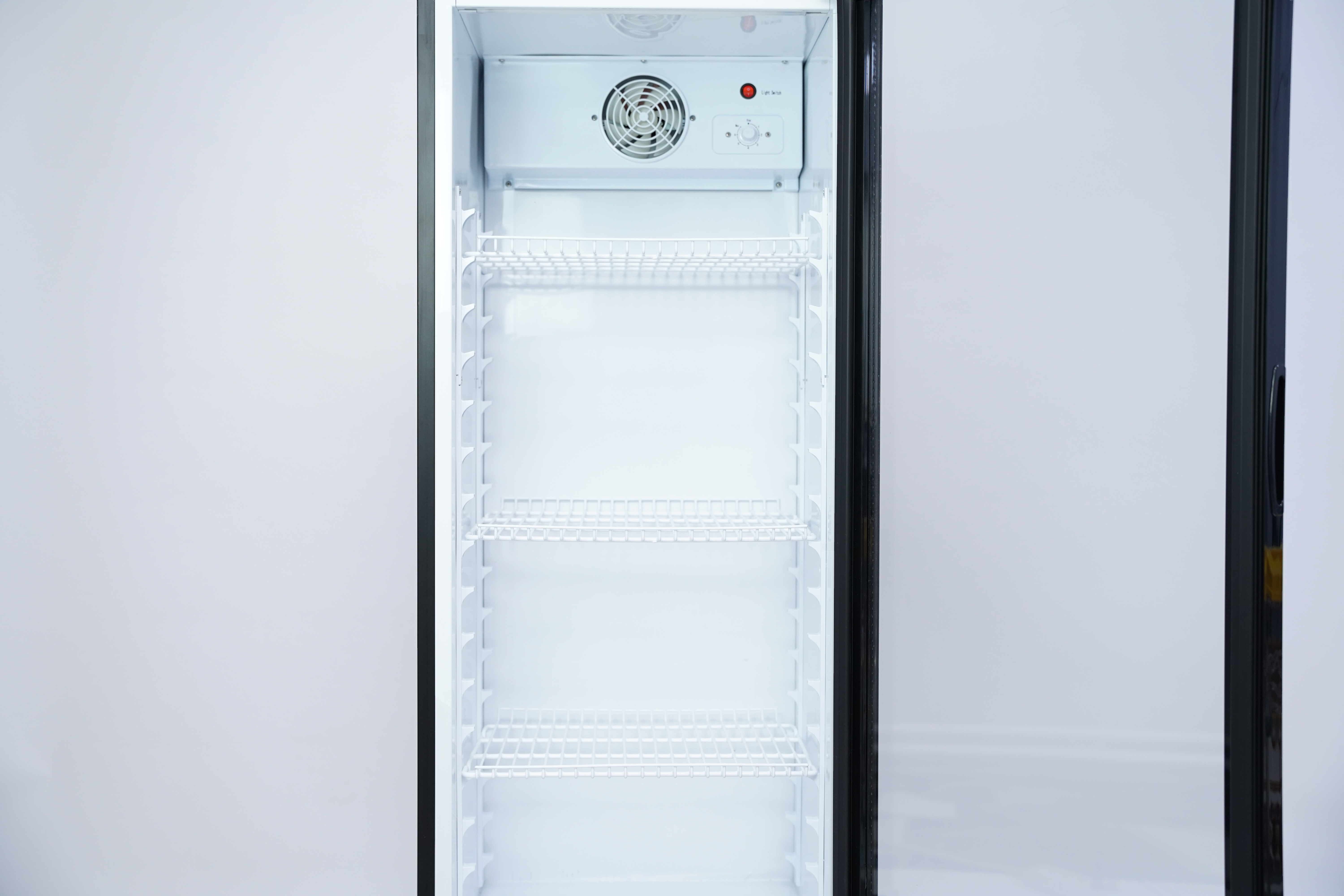 Морозильные витрины - Вертикальный холодильник LSC230FYP