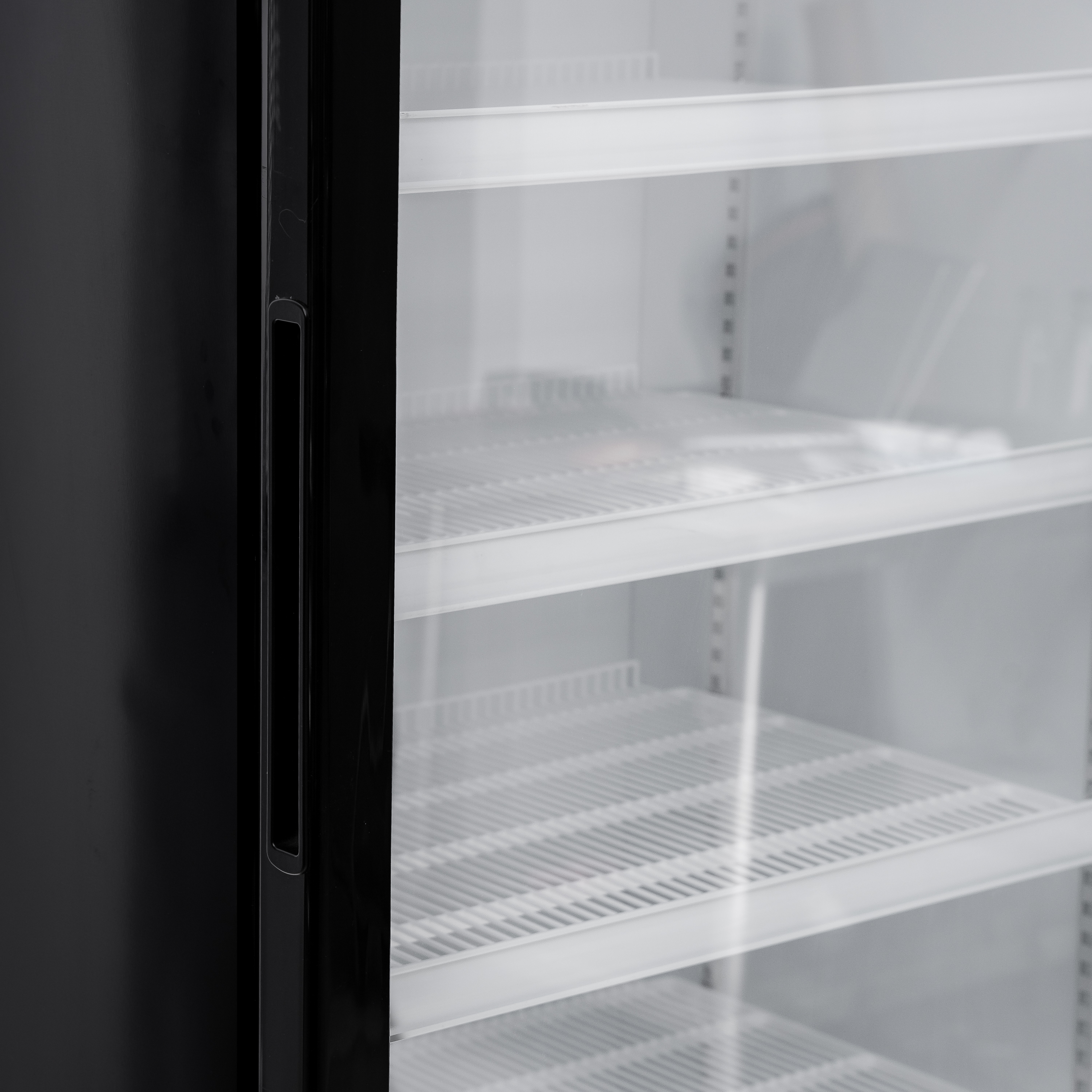 Морозильные витрины - Морозильный шкаф J LSC 548W(вертикальный холодильник)